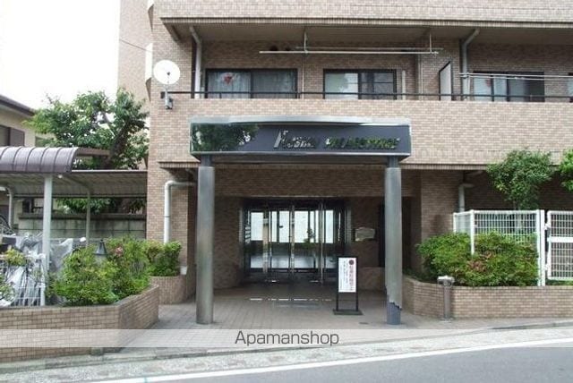日神パレステージ山手西の玄関写真