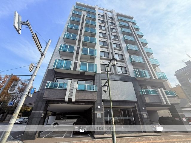 ノヴァ知事公館前の外観写真