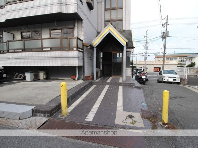 グランデール中宮の玄関写真