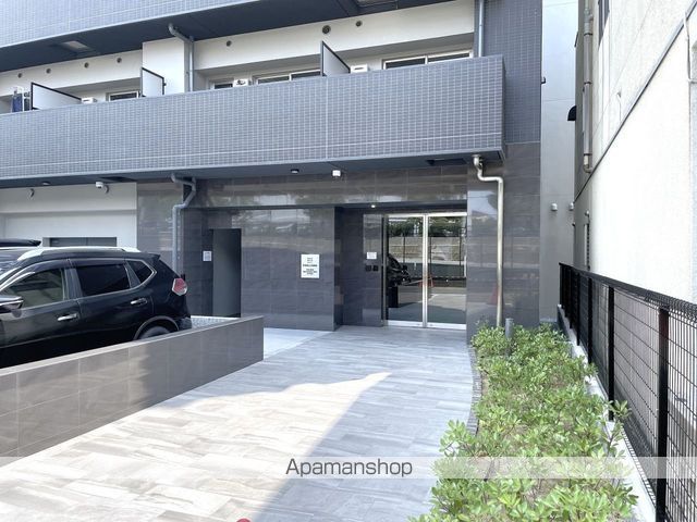 プレリスNEO大阪十三エルヴィオンの玄関写真