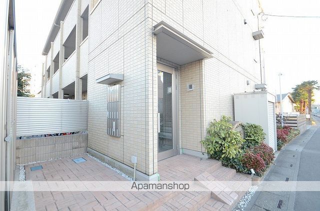 ロイヤルヒル三郷の玄関写真