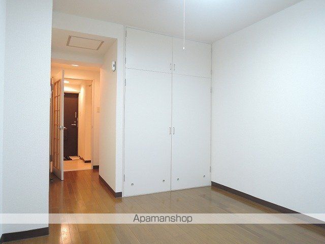 ティアラTRIPLEONEDEMの内装写真