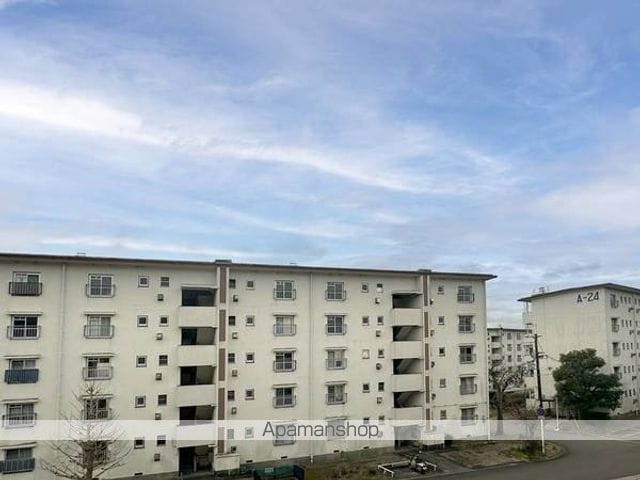 ビレッジハウス鳴滝19号棟の玄関写真