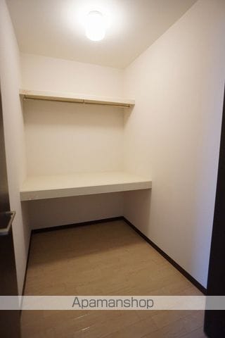 ネフェルティティの内装写真