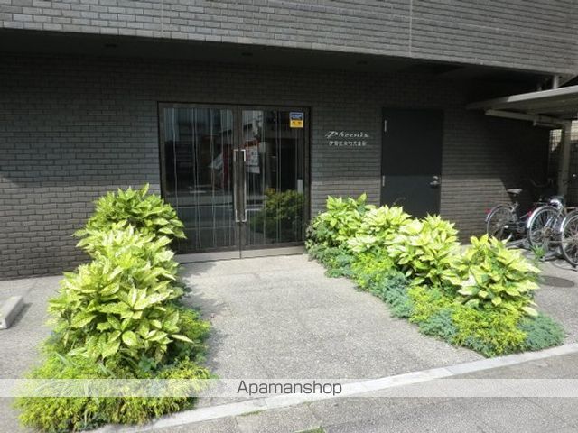 フェニックス伊勢佐木町弐番館の玄関写真