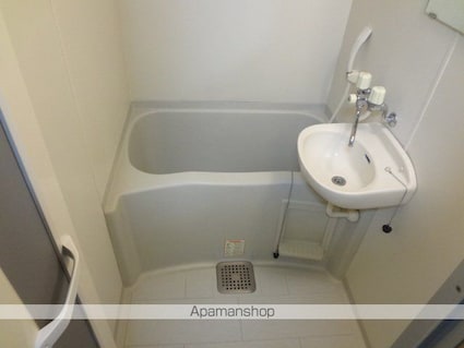 レオパレス鷺目[1K/26.49m2]のバス