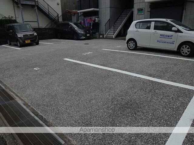 ヘリテージ雅Ⅱ[3K/53.28m2]の駐車場