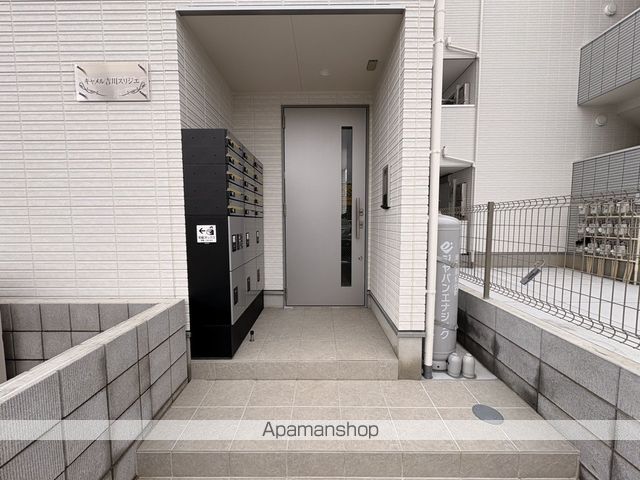 キャメル吉川スリジエの玄関写真