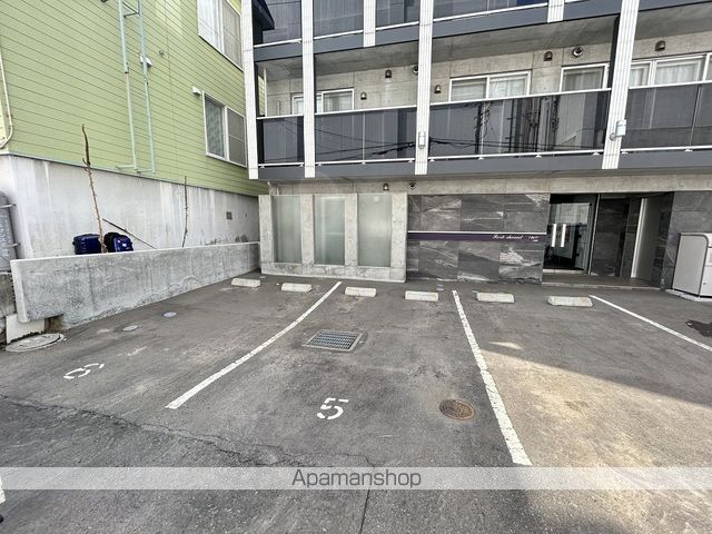FER A CHEVAL二十四軒の玄関写真