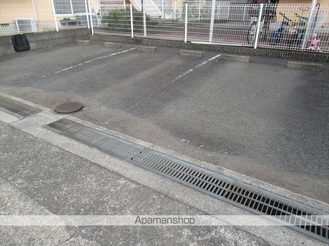 ベルドール松房Ⅰ[2K/38.6m2]の駐車場1