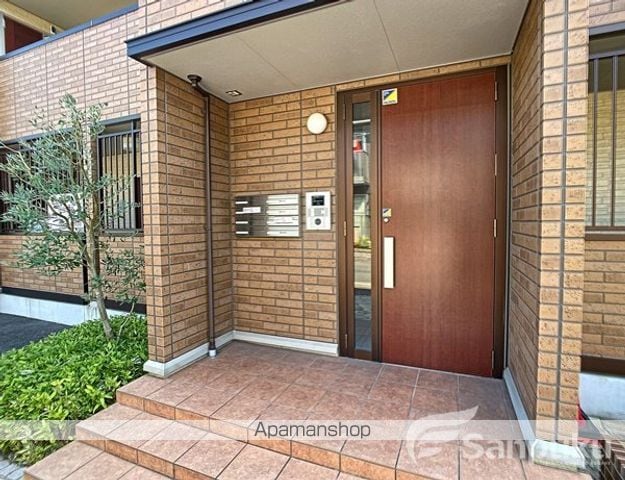 グレイス B棟の玄関写真