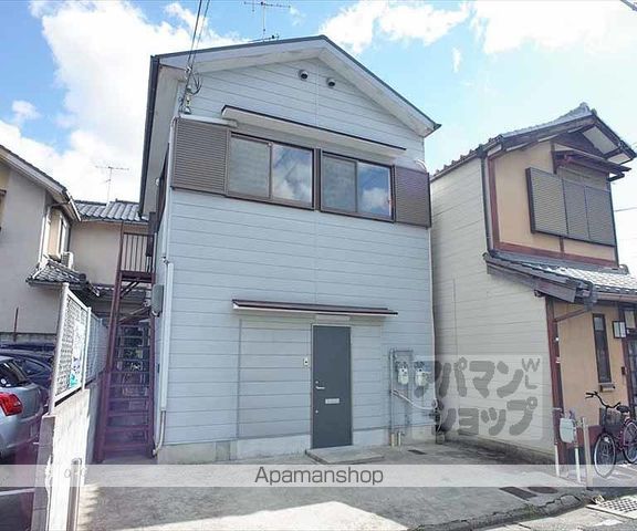 吉田中大路町アパートの外観写真
