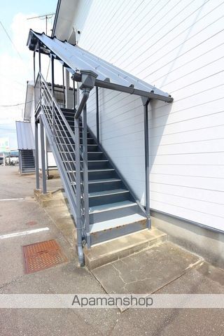フレンディー平田原B棟の玄関写真