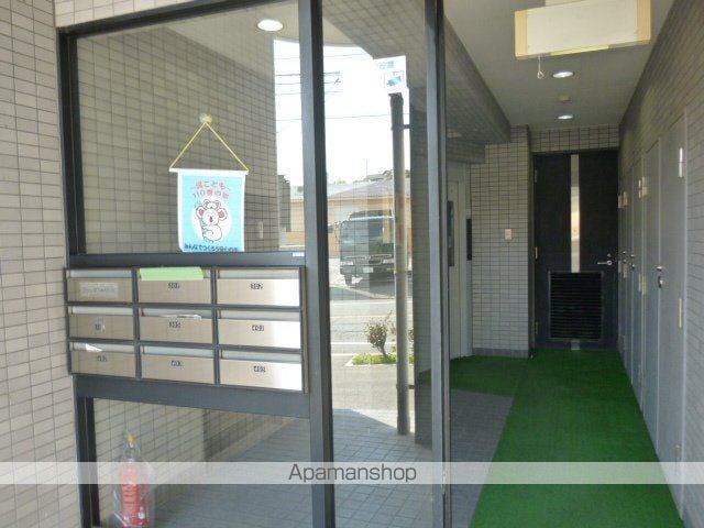 岡本マンションの玄関写真