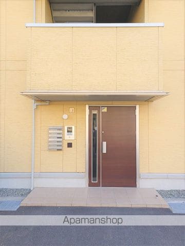 ウエスト ヴィレッジII B棟の玄関写真