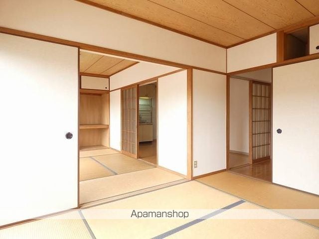 オーロラハイツ荒田の内装写真