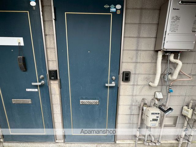 ペレニアルハイツの玄関写真