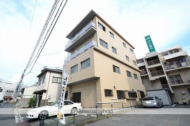 鳴戸ビルの外観写真