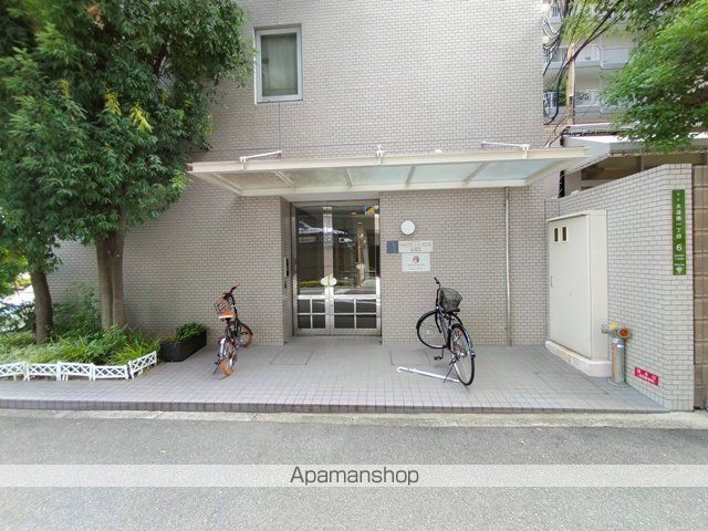 アスタ・ラ・ビスタ新梅田の玄関写真