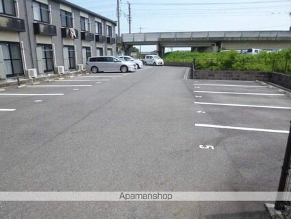 レオパレスポケットⅡ[1K/23.18m2]の駐車場2