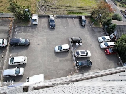 エル・エディフィシオＥ－１[3DK/58.32m2]の駐車場