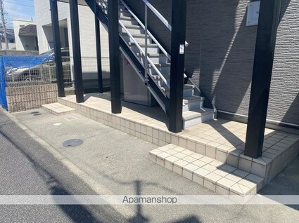 レオパレスＷＩＳＨ[1K/22.35m2]のエントランス1