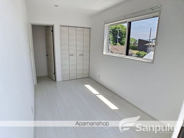 松山市 2階建 築3年の内装写真