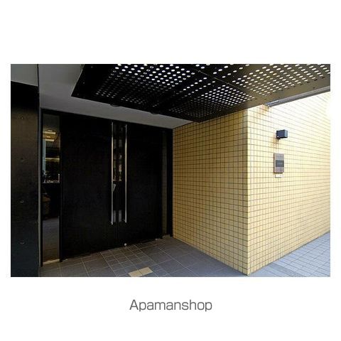 レジディア新宿イーストの玄関写真