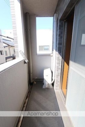 ａｐａｒｔｍｅｎｔ　Ｍ[1K/26.77m2]のバルコニー