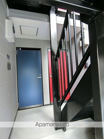 ルミエール横浜の玄関写真