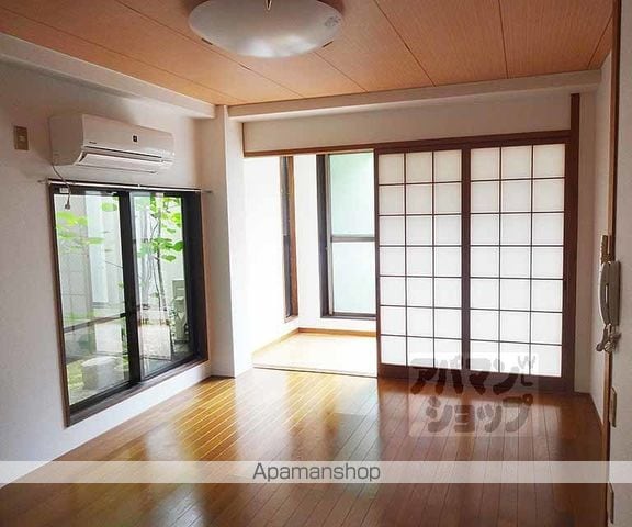 BEE HOUSEの内装写真