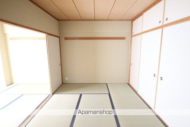 メリヤス岡場の内装写真