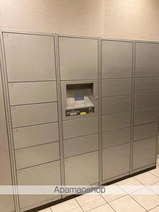 東京都港区西新橋３丁目[3LDK/68.57m2]の共用部1