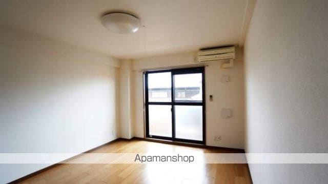 DEMAINの内装写真