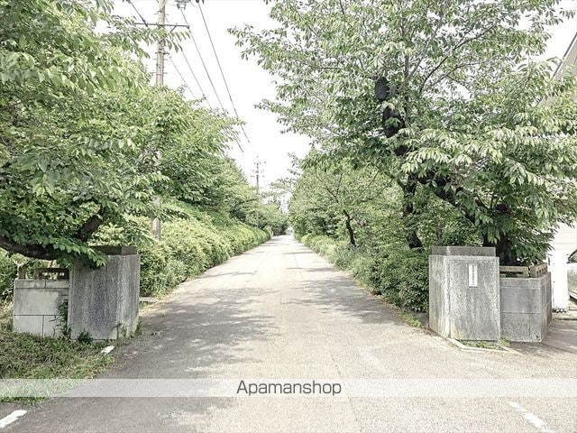 ファミーユ長根の周辺写真