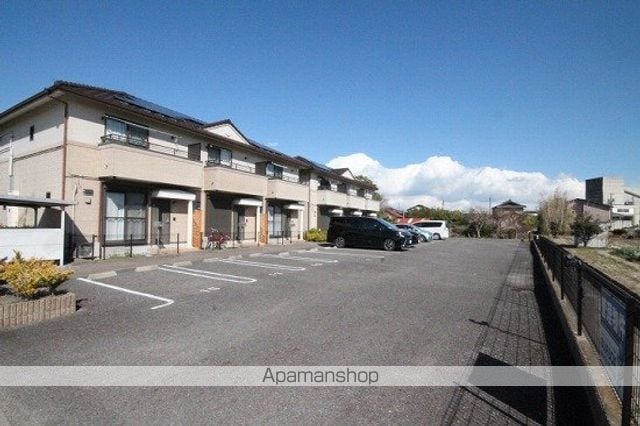 ファミール 新の玄関写真