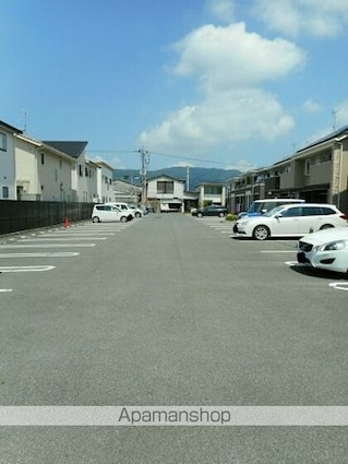 広島県府中市高木町[2LDK/54.85m2]の駐車場2