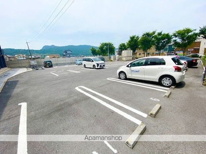 セントリーパーク[2LDK/61.5m2]の駐車場2