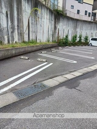 サンフォレスタ上道[1R/36.75m2]の駐車場