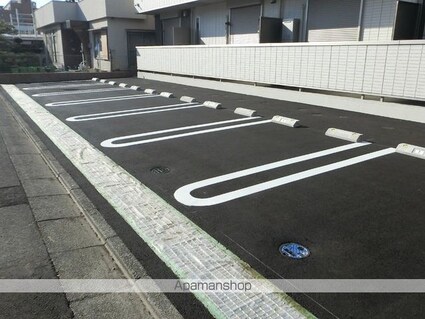 シジエーム太田[1LDK/36.95m2]の駐車場