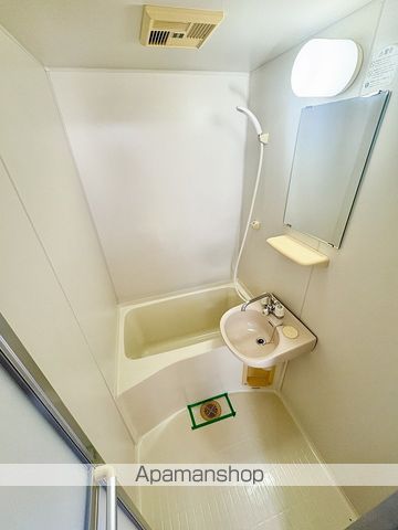 MOMOの実の内装写真