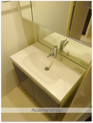 C0MF0RIA心斎橋EASTの内装写真