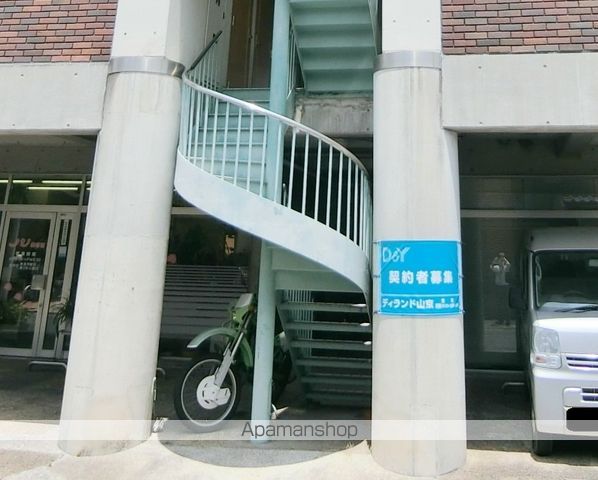 トライヤードの玄関写真