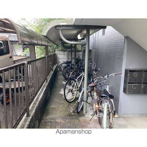 プリミエール勝川の玄関写真