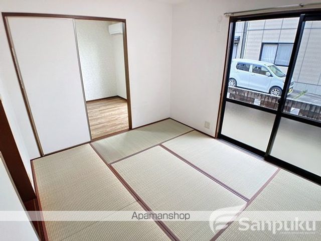 松山市 2階建 築28年の内装写真