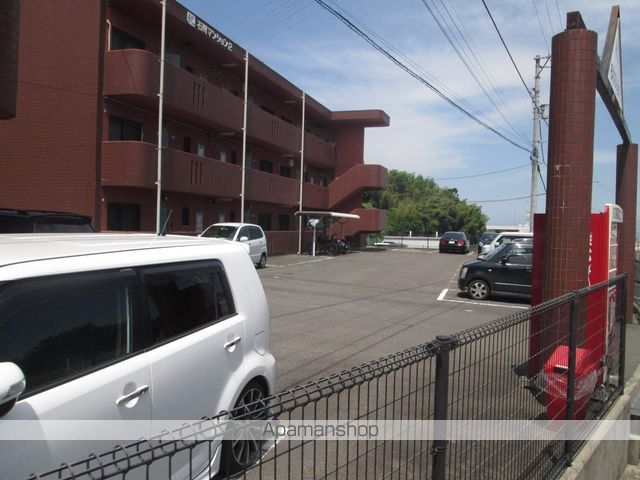 石川勉マンションの玄関写真