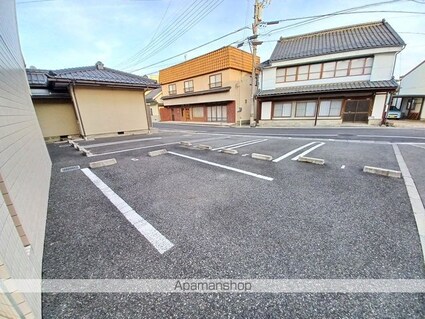 ベルファミーユ[1LDK/34.8m2]の駐車場1