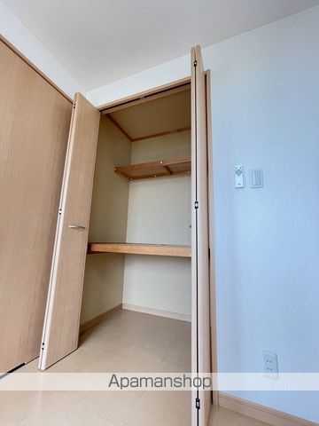 リビングタウン山の手Eの内装写真