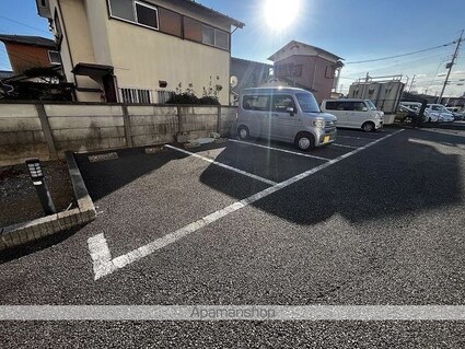 レオパレスプレシア[1K/19.87m2]の駐車場2