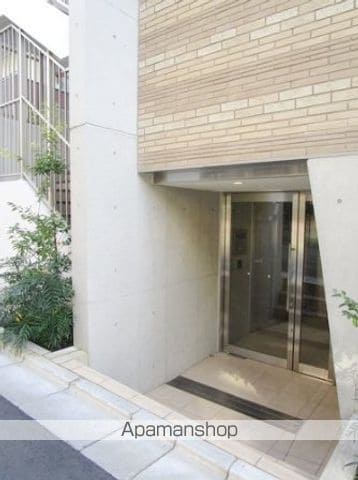 ベルフェリーク西小山の玄関写真